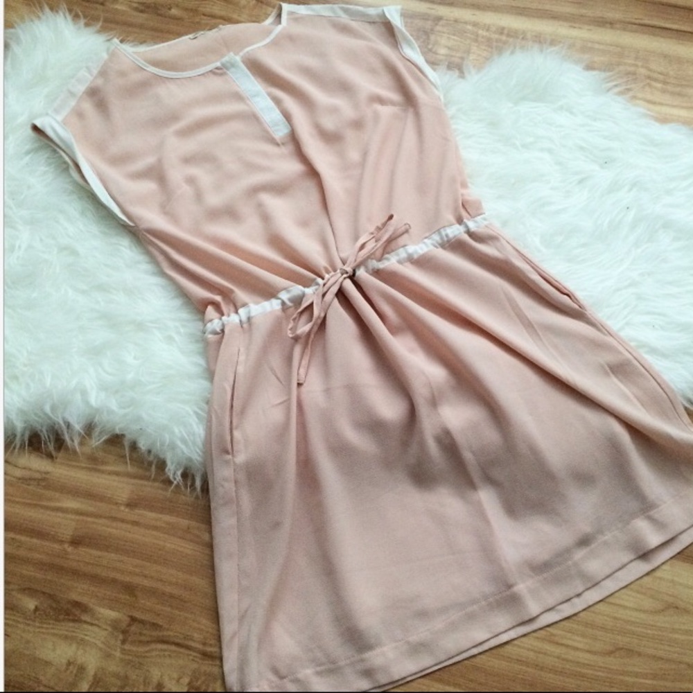 Light pink short sleeves dress